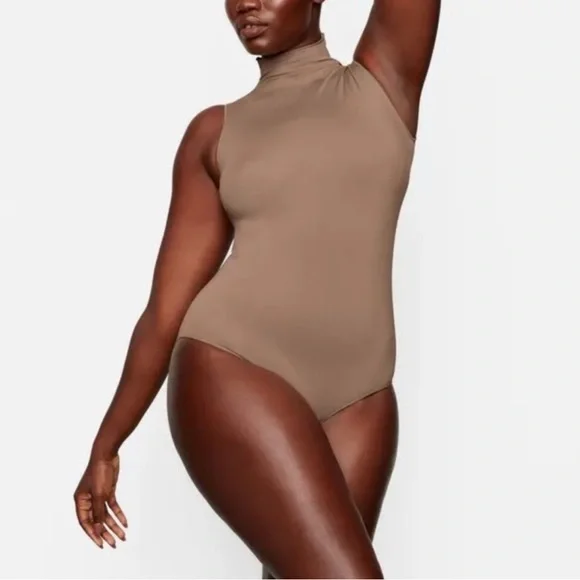 SKIMS Essential Mock Neck Bodysuit - Picture 2 of 4
